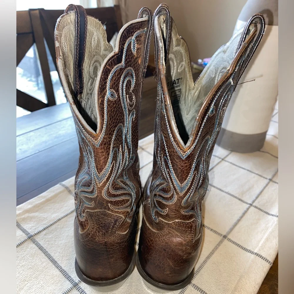 Ariat Boots men’s size 7.5C. Fits Women’s size 9C - Picture 2 of 5